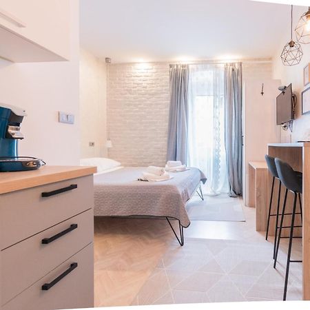 L&B Old Town Studio Apartments พูลา ภายนอก รูปภาพ