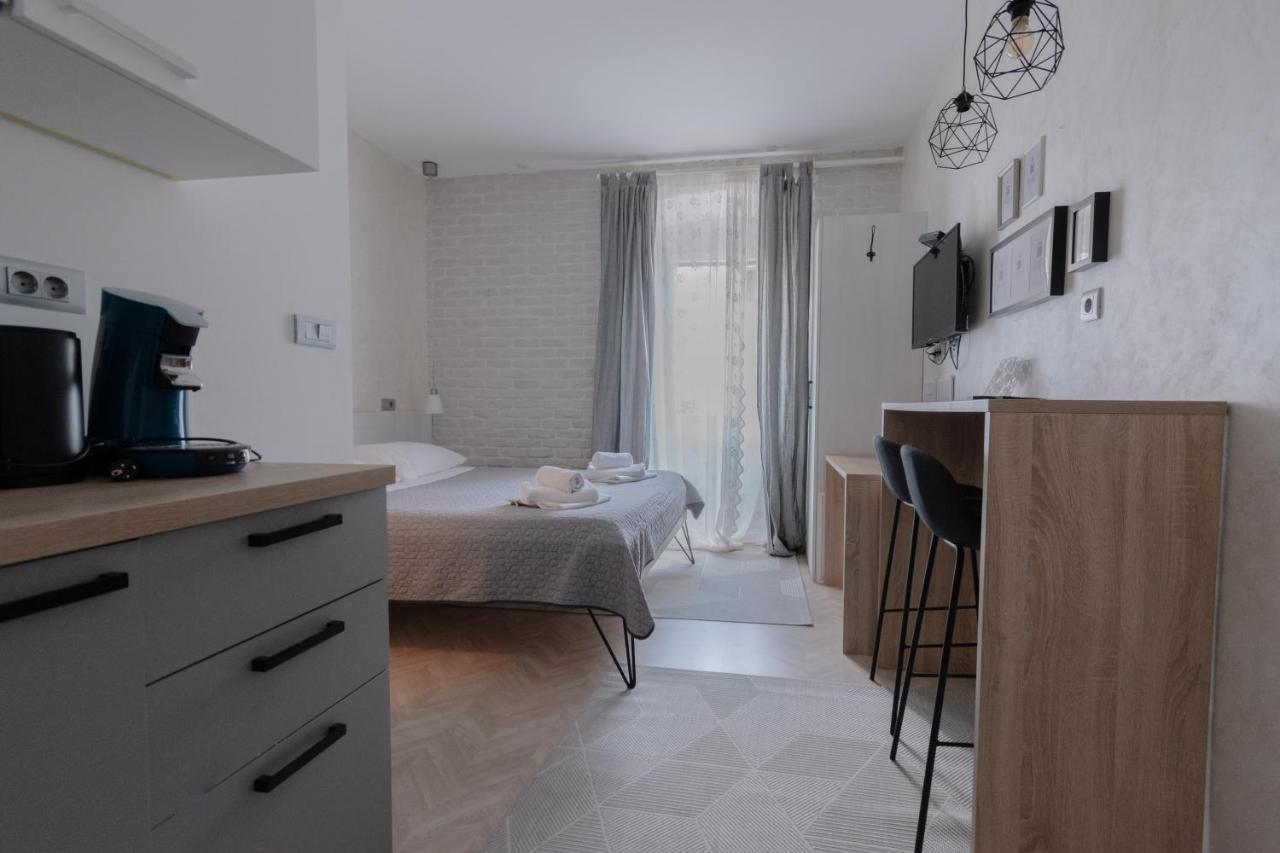 L&B Old Town Studio Apartments พูลา ภายนอก รูปภาพ