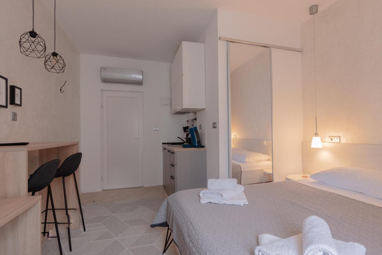 L&B Old Town Studio Apartments พูลา ภายนอก รูปภาพ