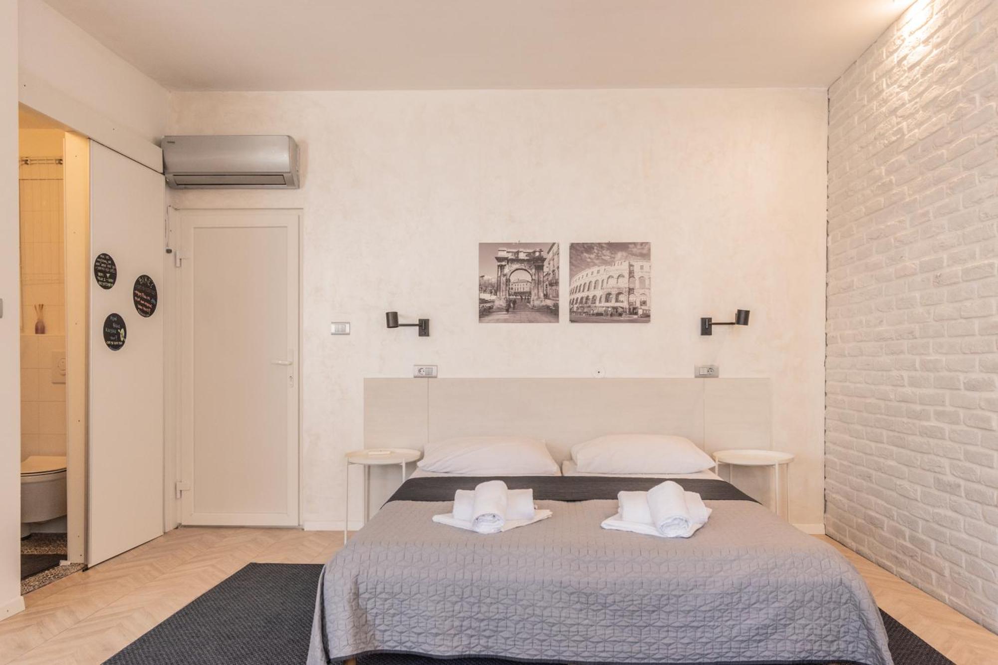 L&B Old Town Studio Apartments พูลา ภายนอก รูปภาพ