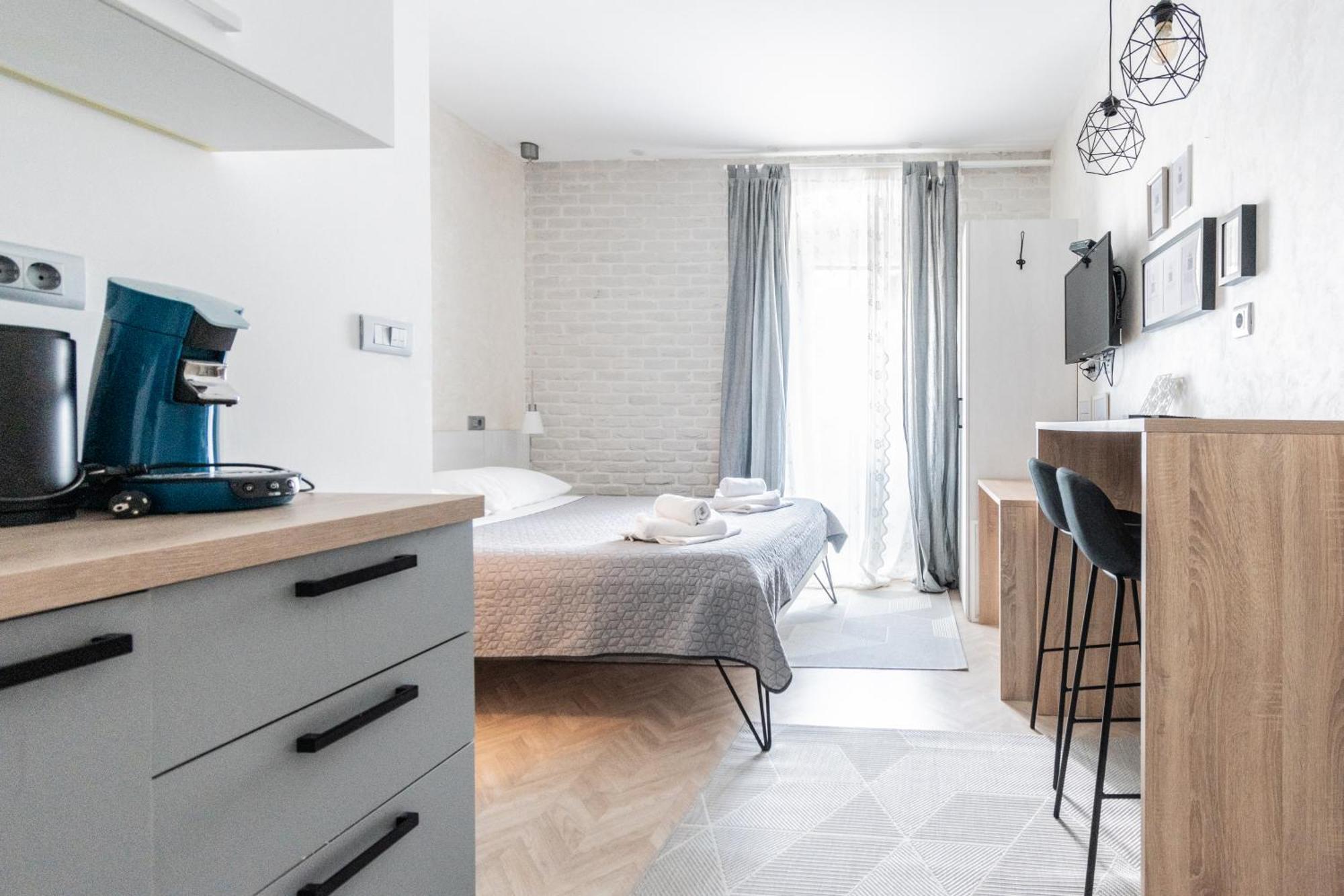 L&B Old Town Studio Apartments พูลา ภายนอก รูปภาพ