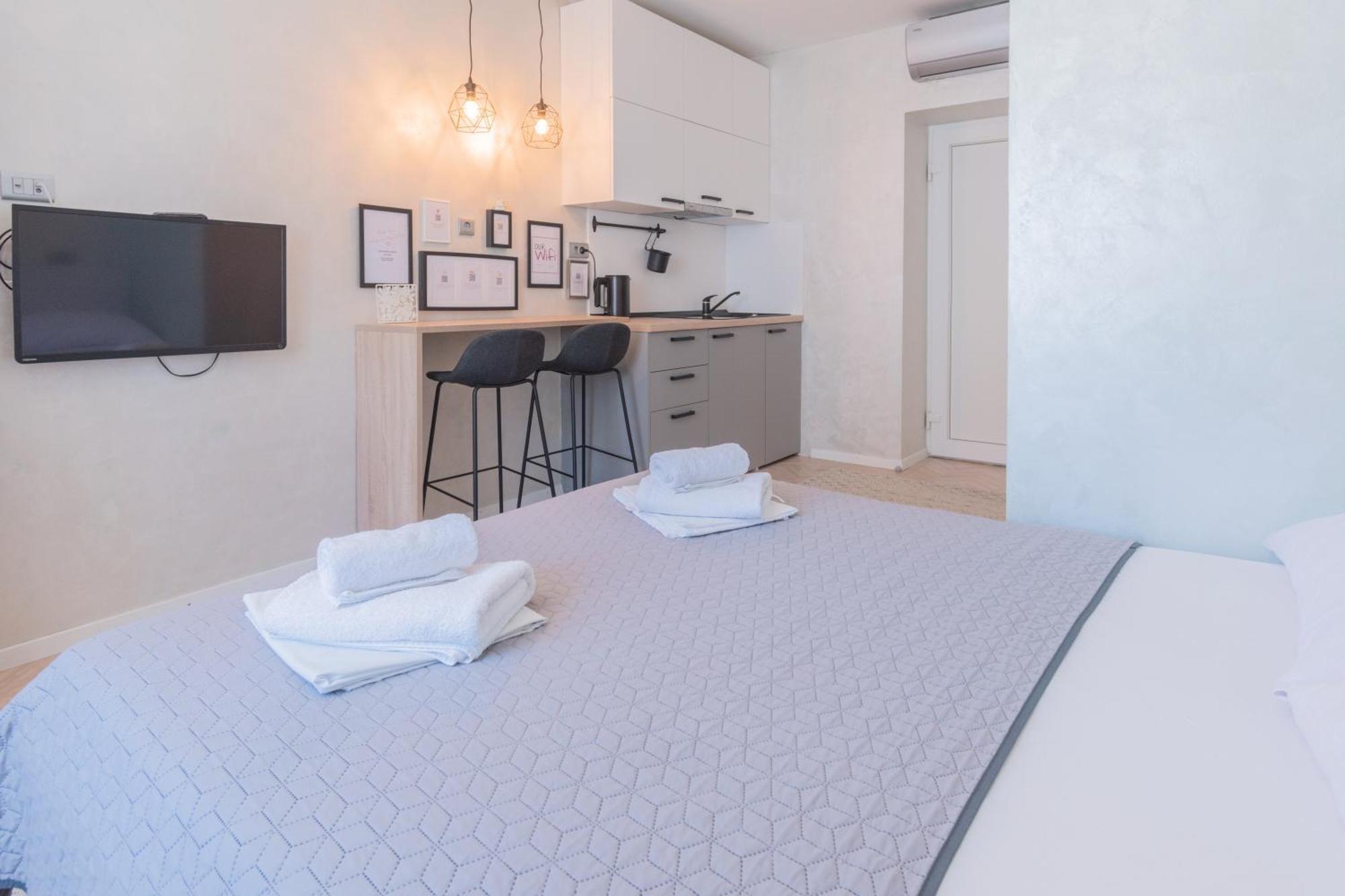 L&B Old Town Studio Apartments พูลา ภายนอก รูปภาพ