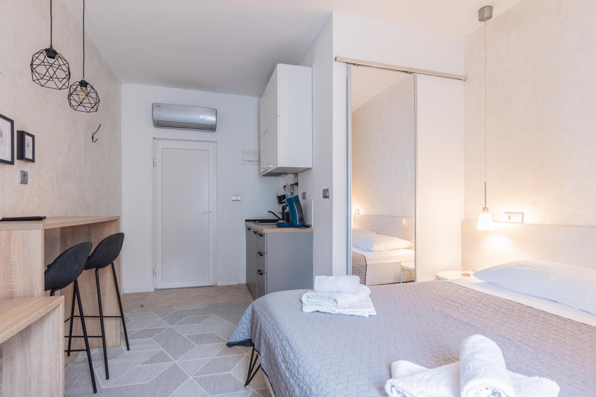 L&B Old Town Studio Apartments พูลา ภายนอก รูปภาพ
