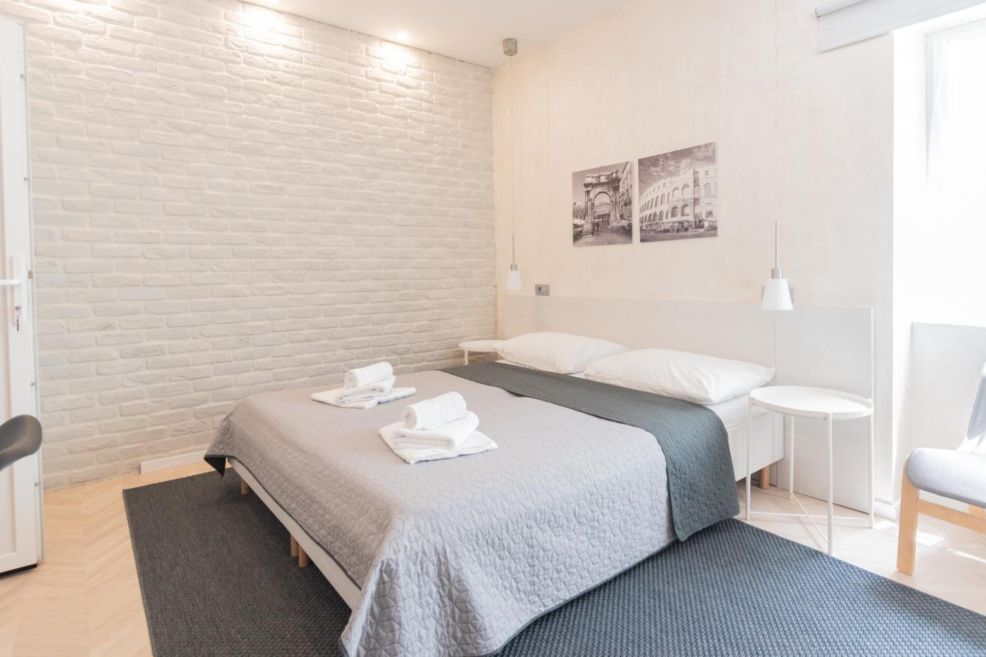 L&B Old Town Studio Apartments พูลา ภายนอก รูปภาพ