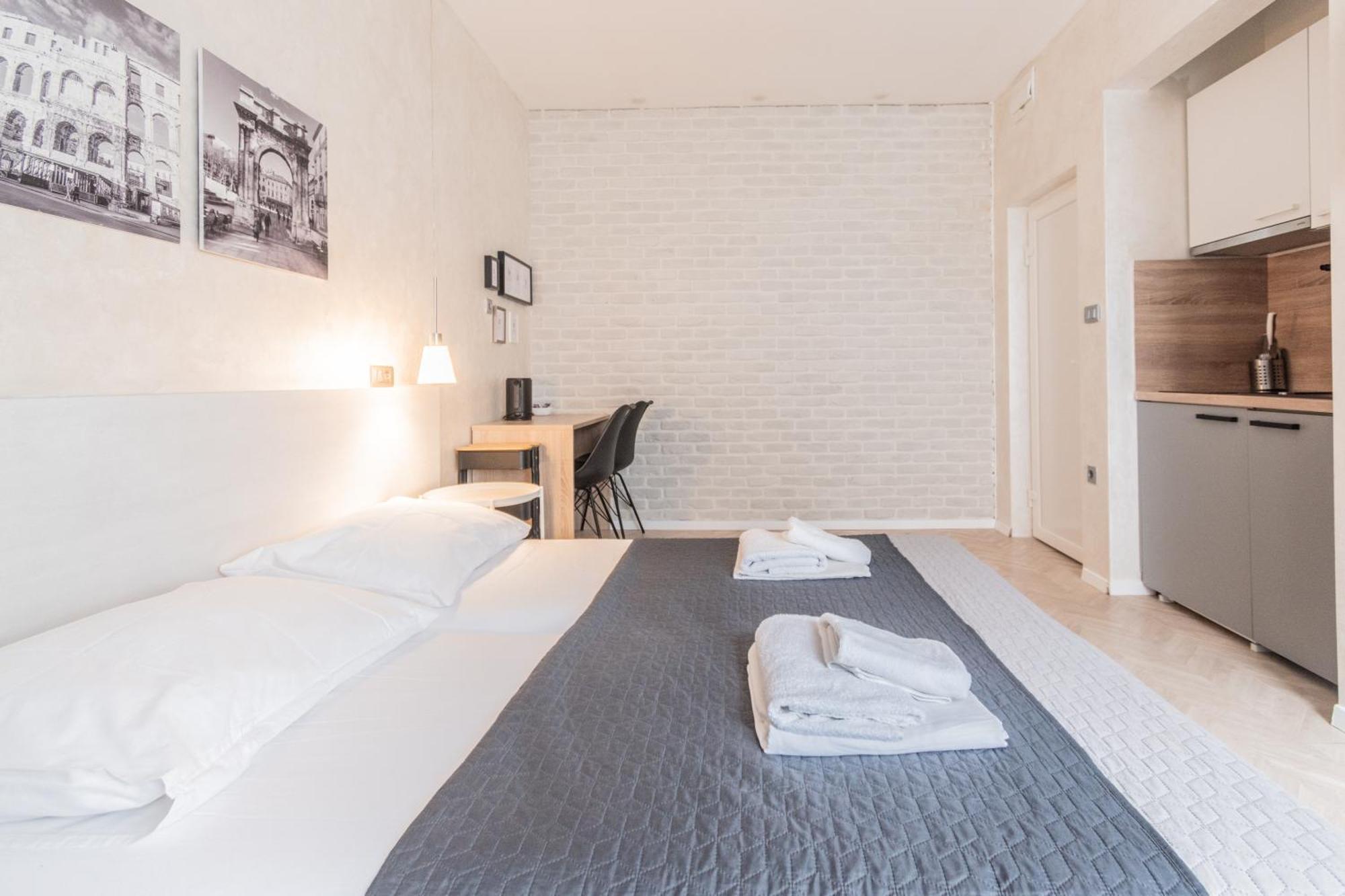 L&B Old Town Studio Apartments พูลา ภายนอก รูปภาพ