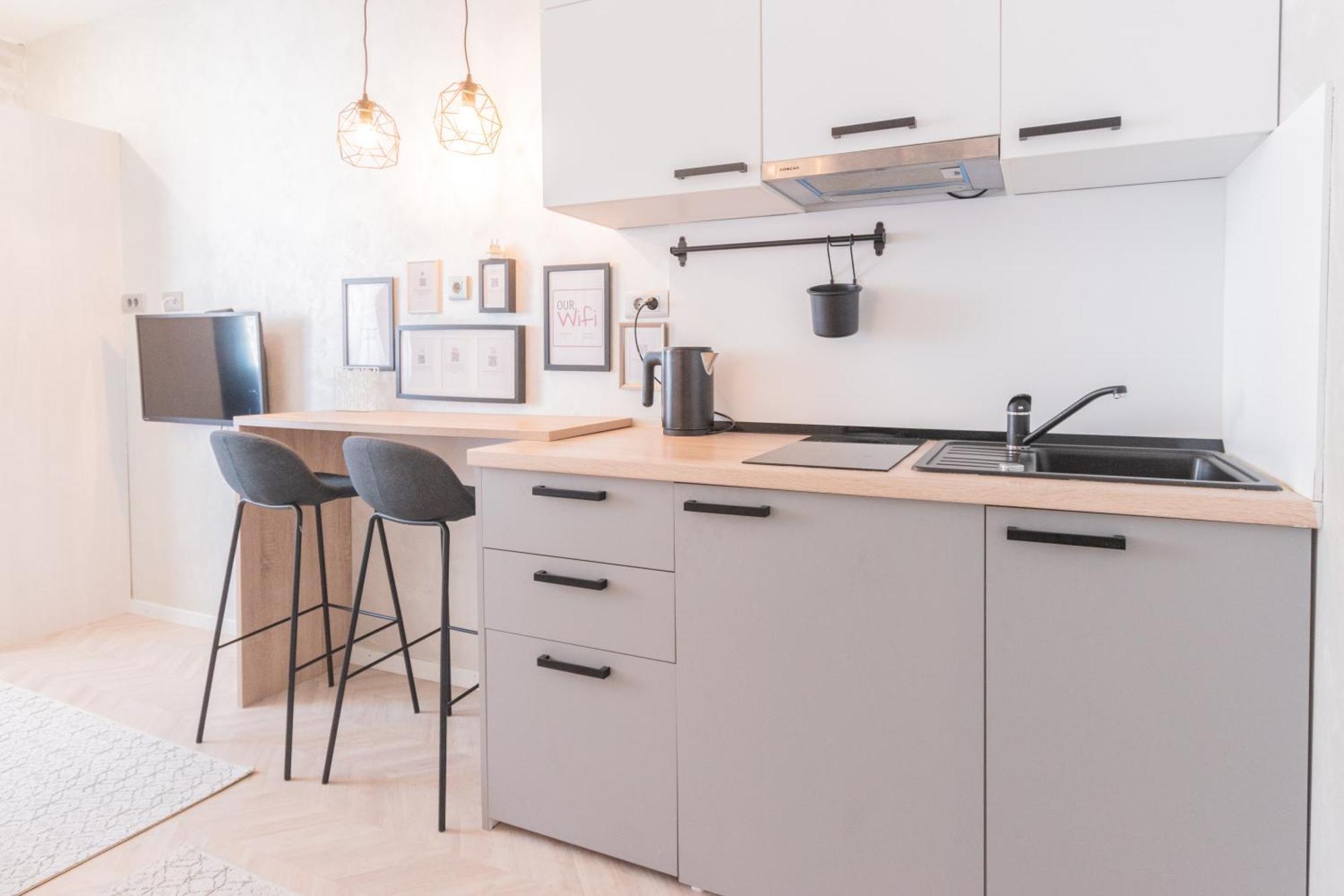 L&B Old Town Studio Apartments พูลา ภายนอก รูปภาพ