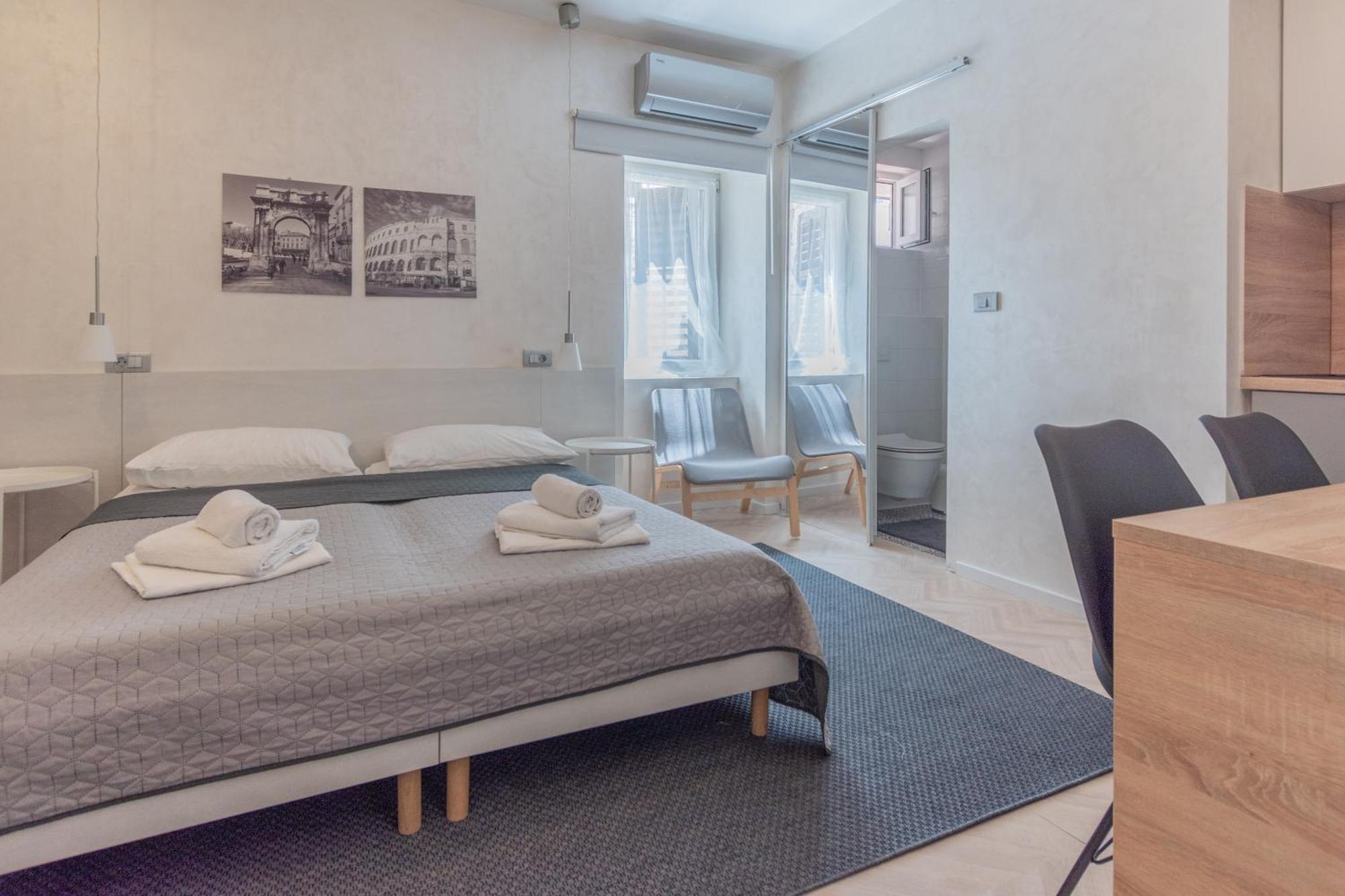 L&B Old Town Studio Apartments พูลา ภายนอก รูปภาพ