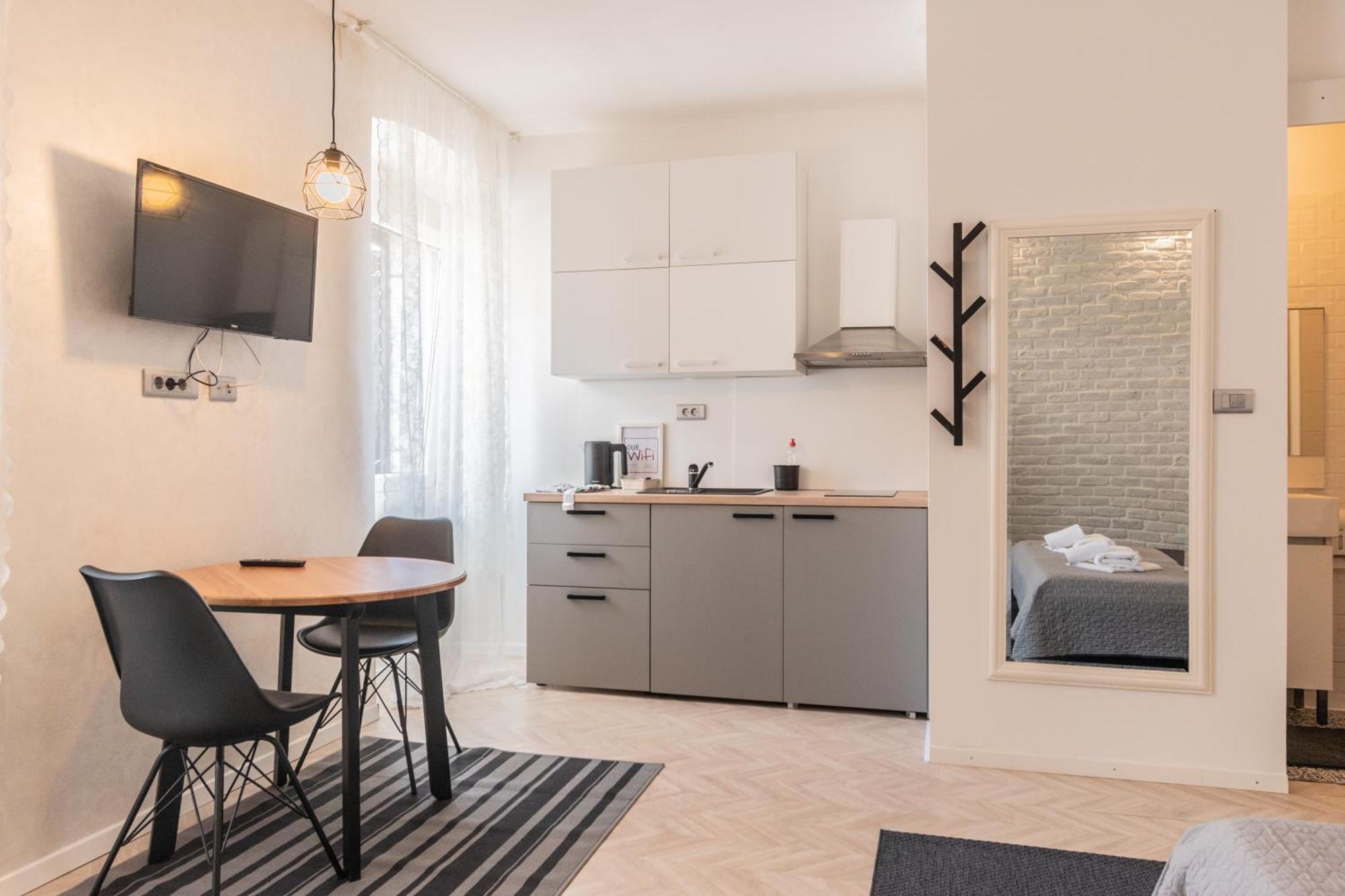 L&B Old Town Studio Apartments พูลา ภายนอก รูปภาพ