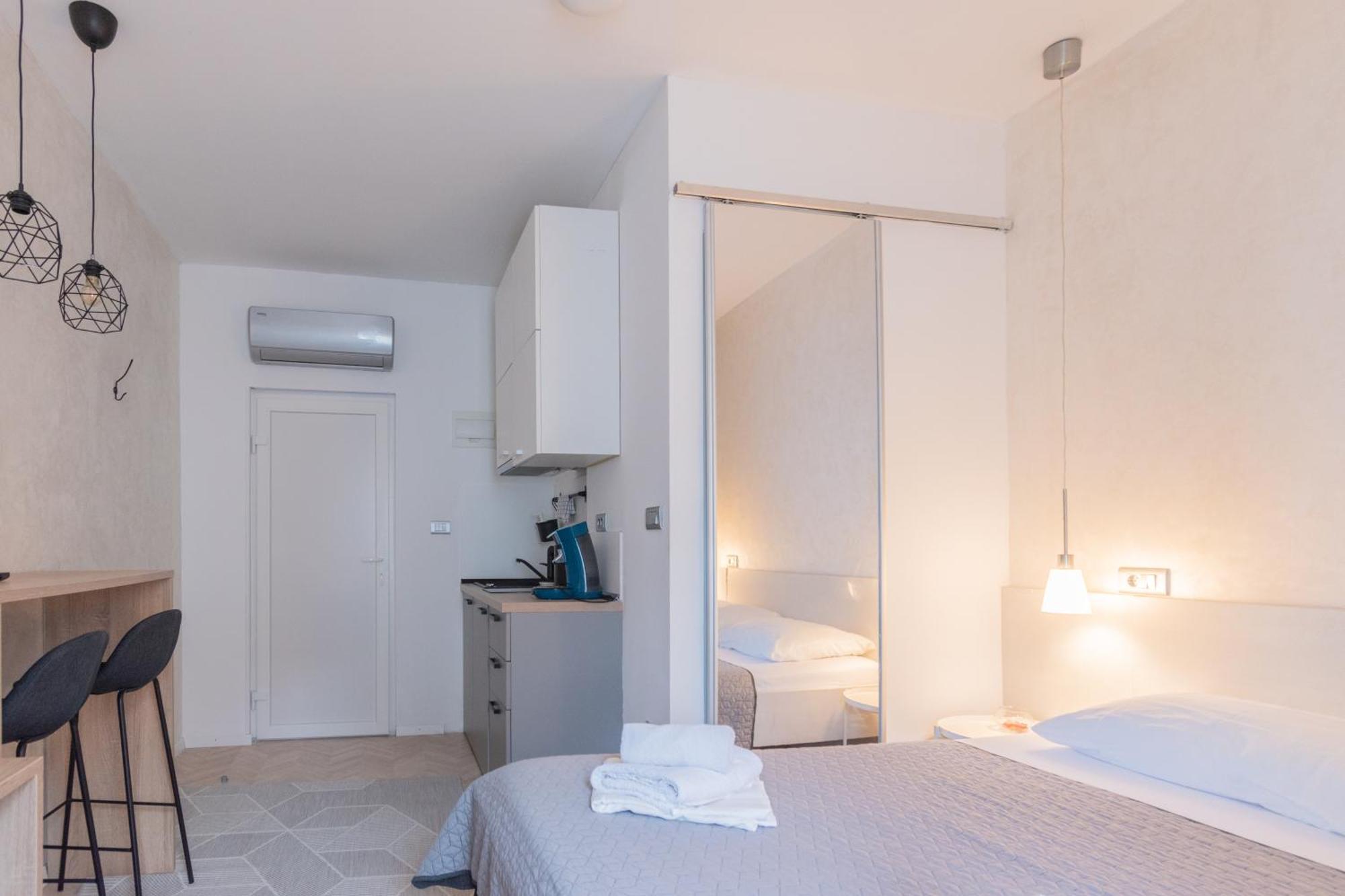 L&B Old Town Studio Apartments พูลา ภายนอก รูปภาพ