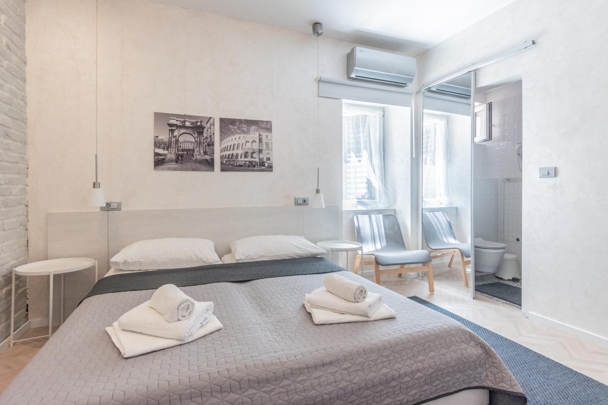 L&B Old Town Studio Apartments พูลา ภายนอก รูปภาพ