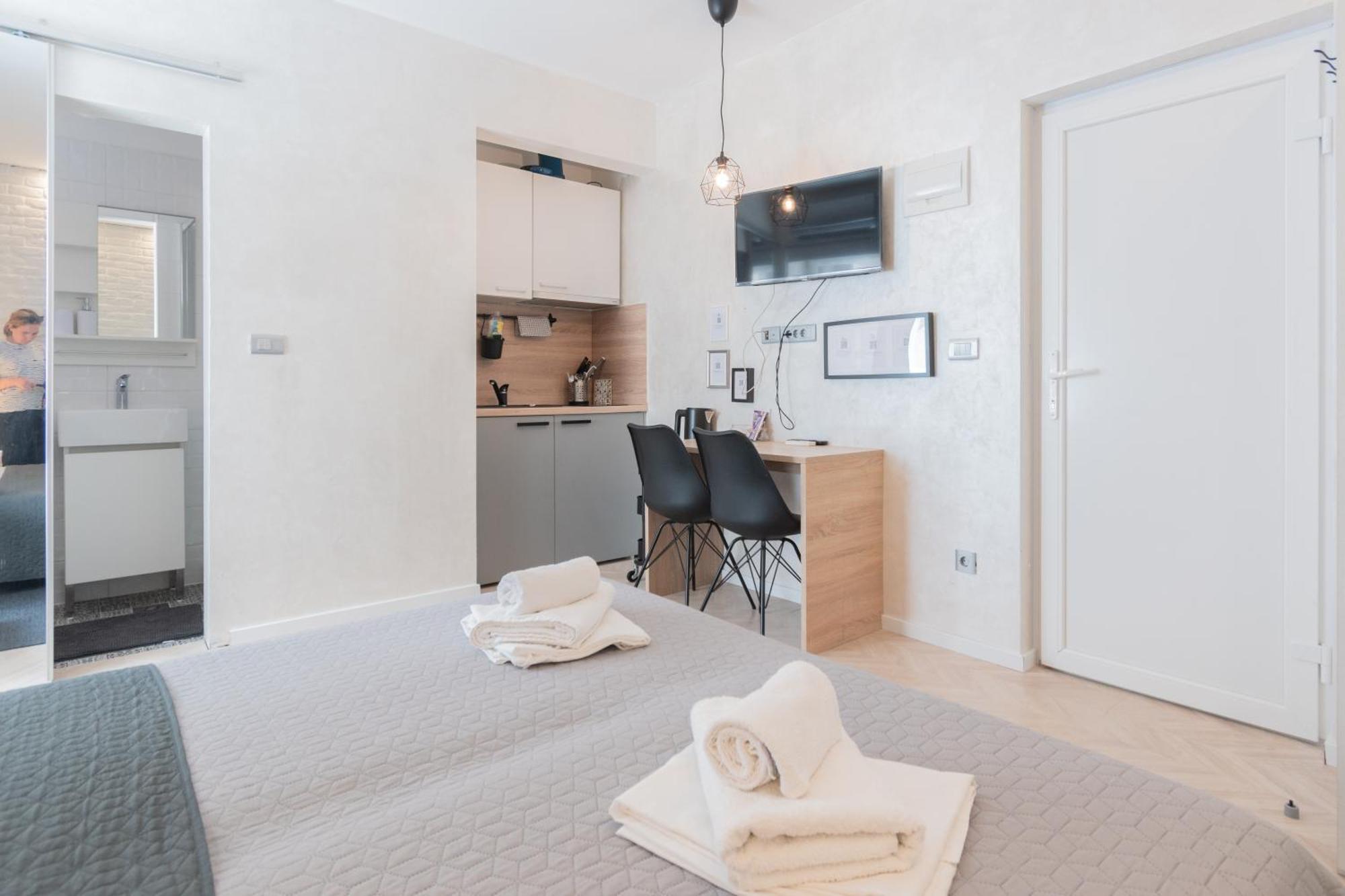 L&B Old Town Studio Apartments พูลา ภายนอก รูปภาพ