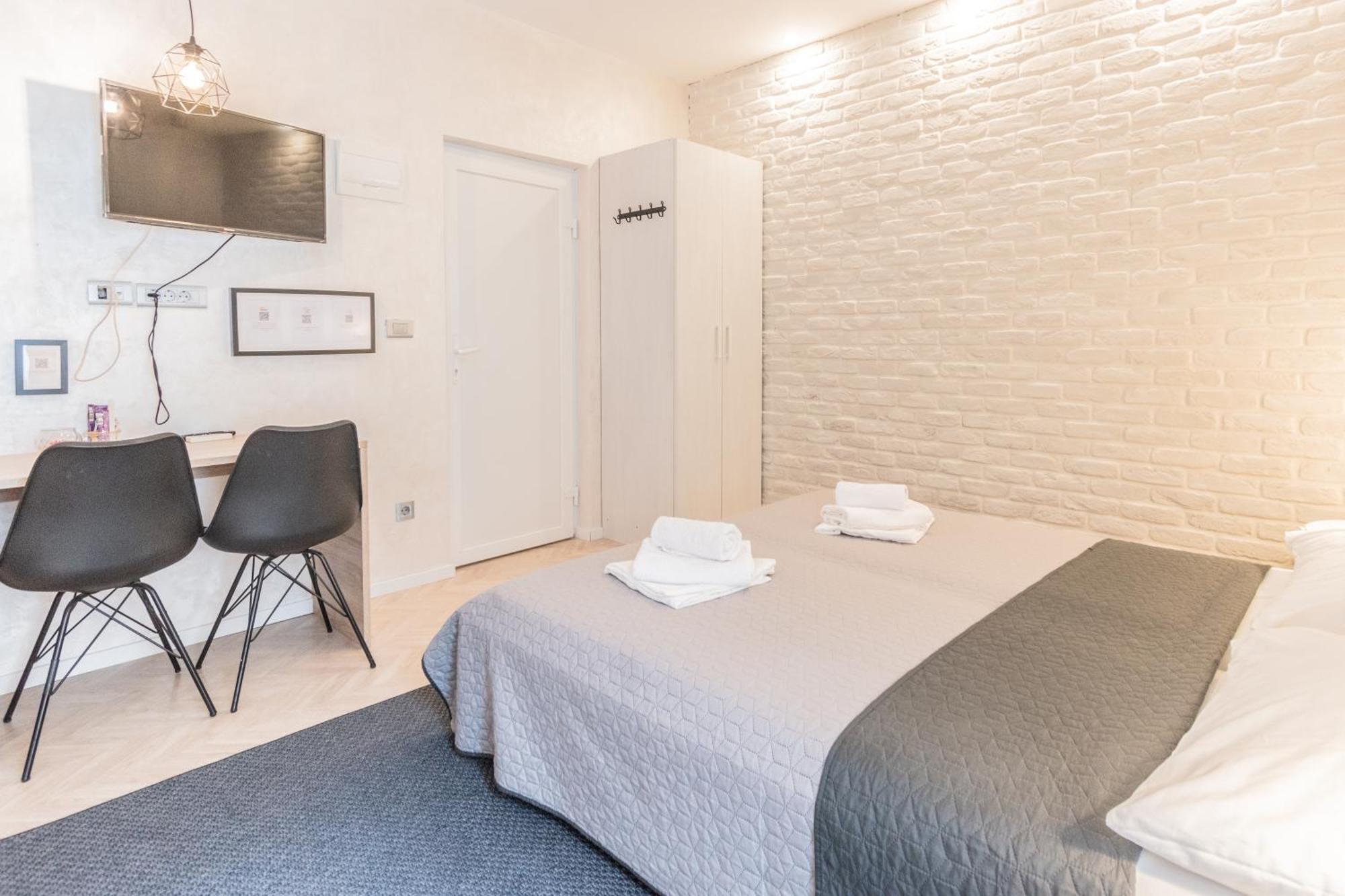 L&B Old Town Studio Apartments พูลา ภายนอก รูปภาพ