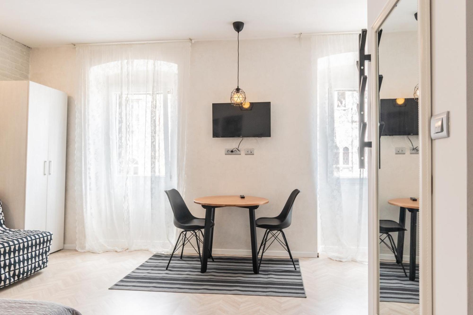 L&B Old Town Studio Apartments พูลา ภายนอก รูปภาพ