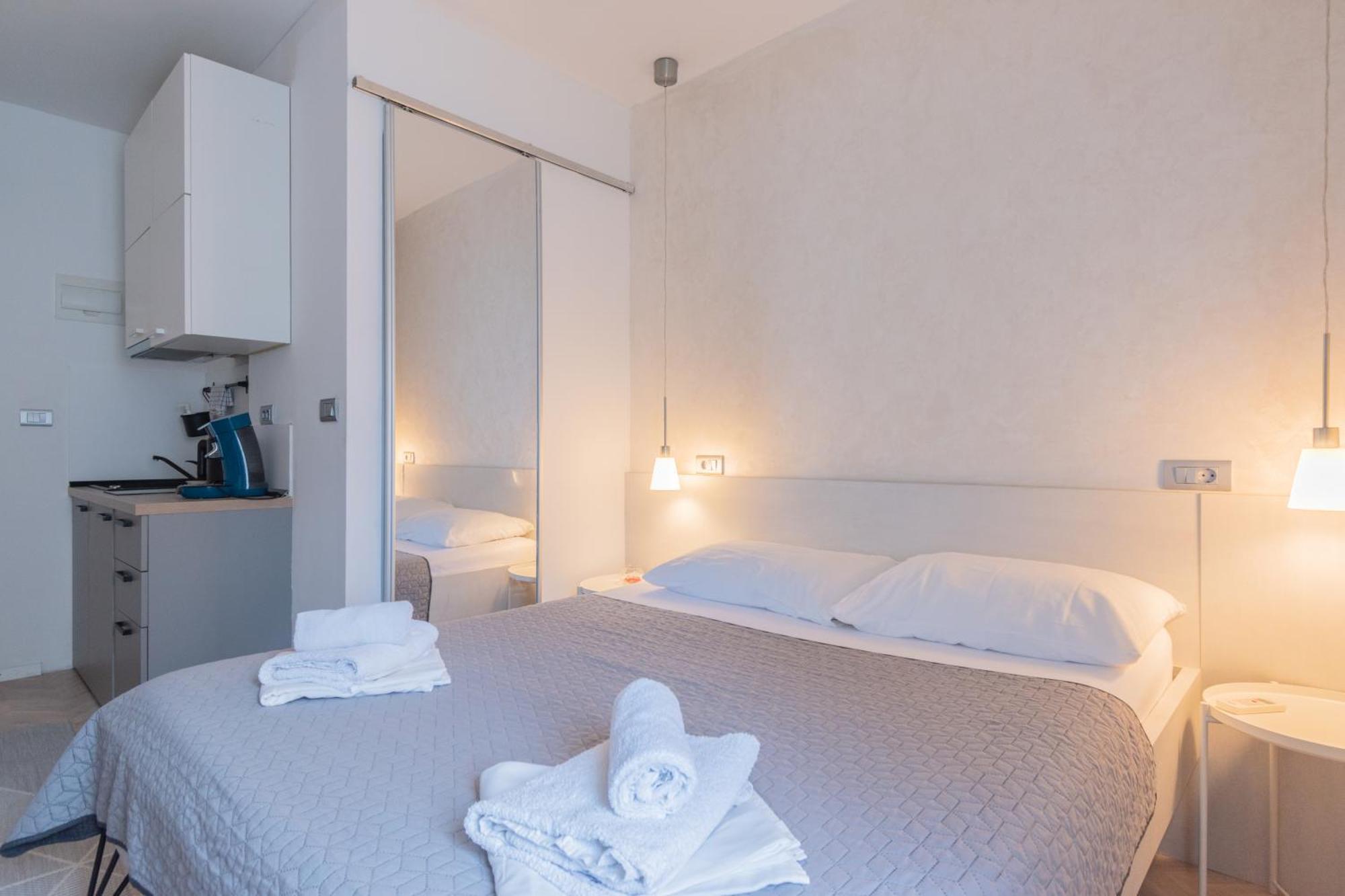 L&B Old Town Studio Apartments พูลา ภายนอก รูปภาพ