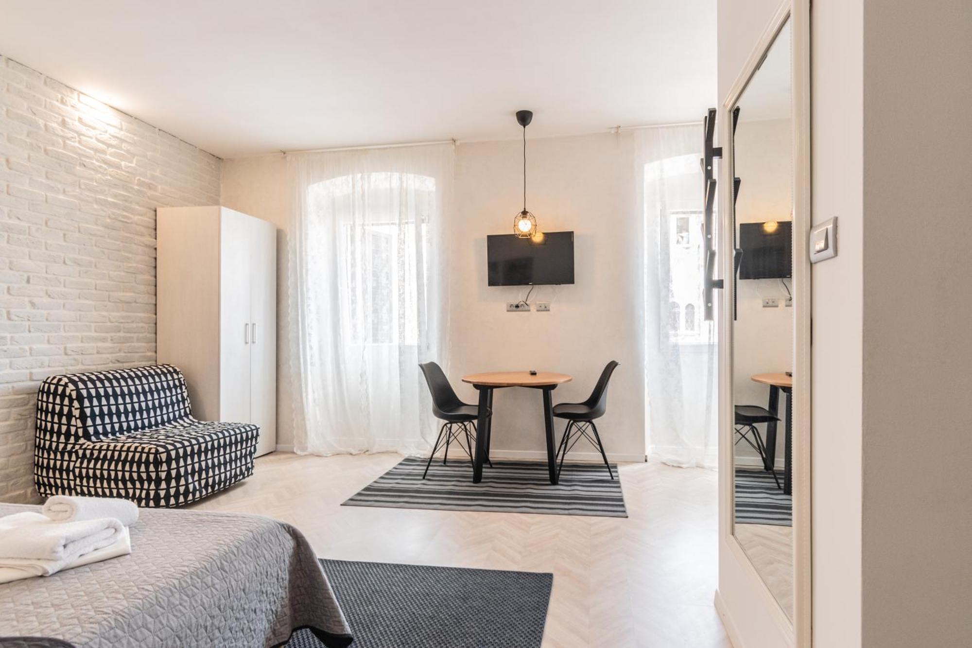 L&B Old Town Studio Apartments พูลา ภายนอก รูปภาพ