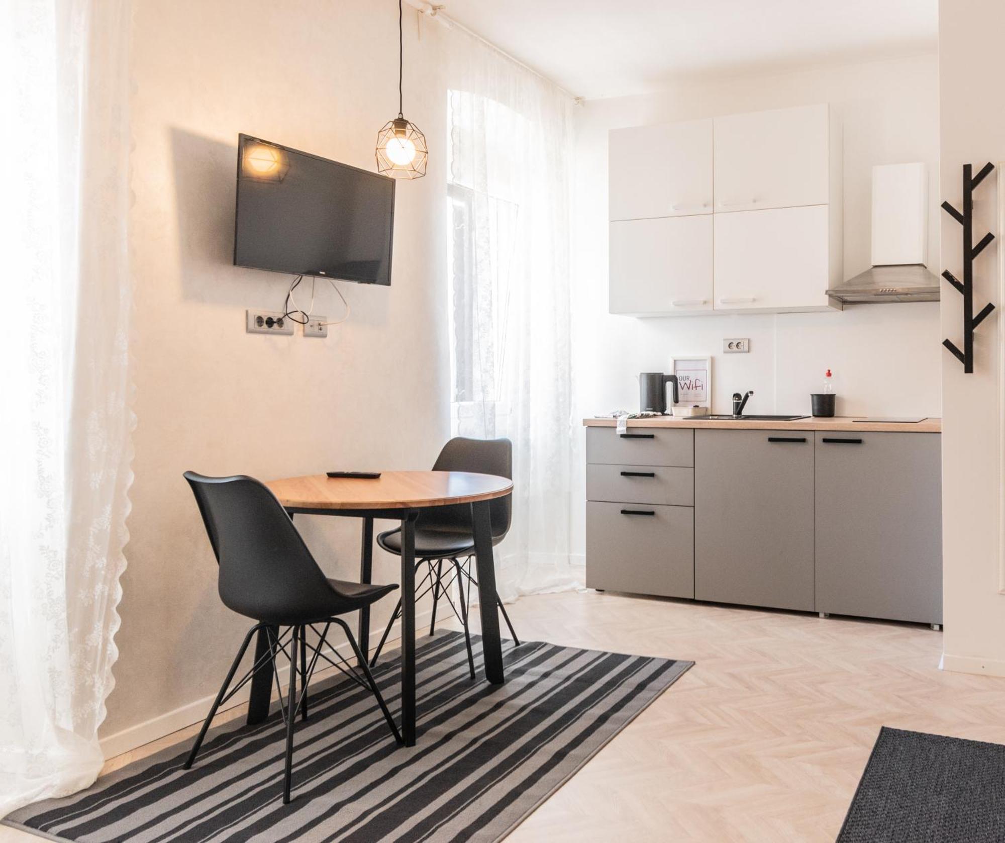 L&B Old Town Studio Apartments พูลา ภายนอก รูปภาพ